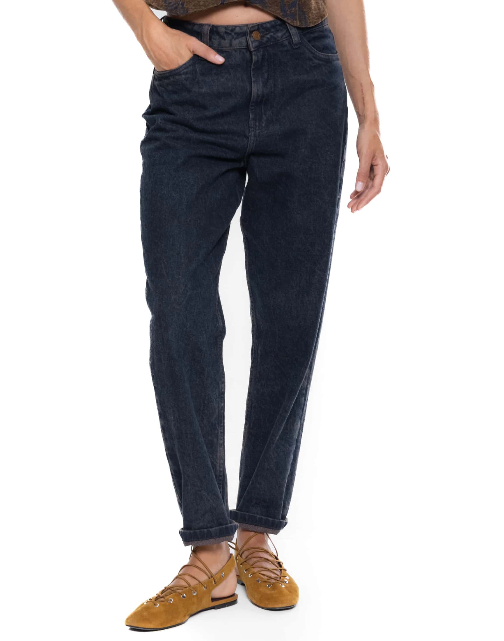 Jeans Mom Fit Liso Rígido