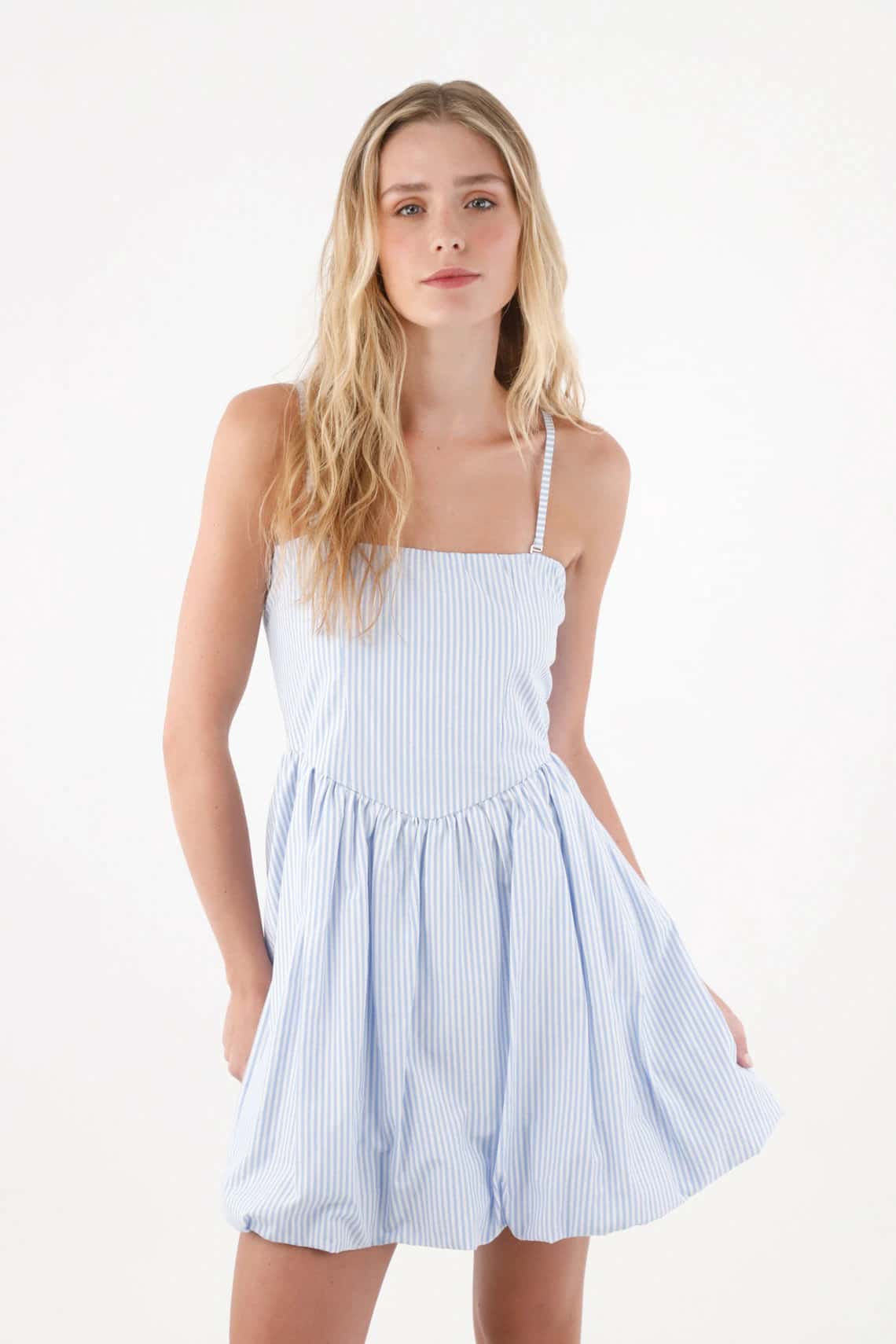 Vestido corto abombachado para mujer