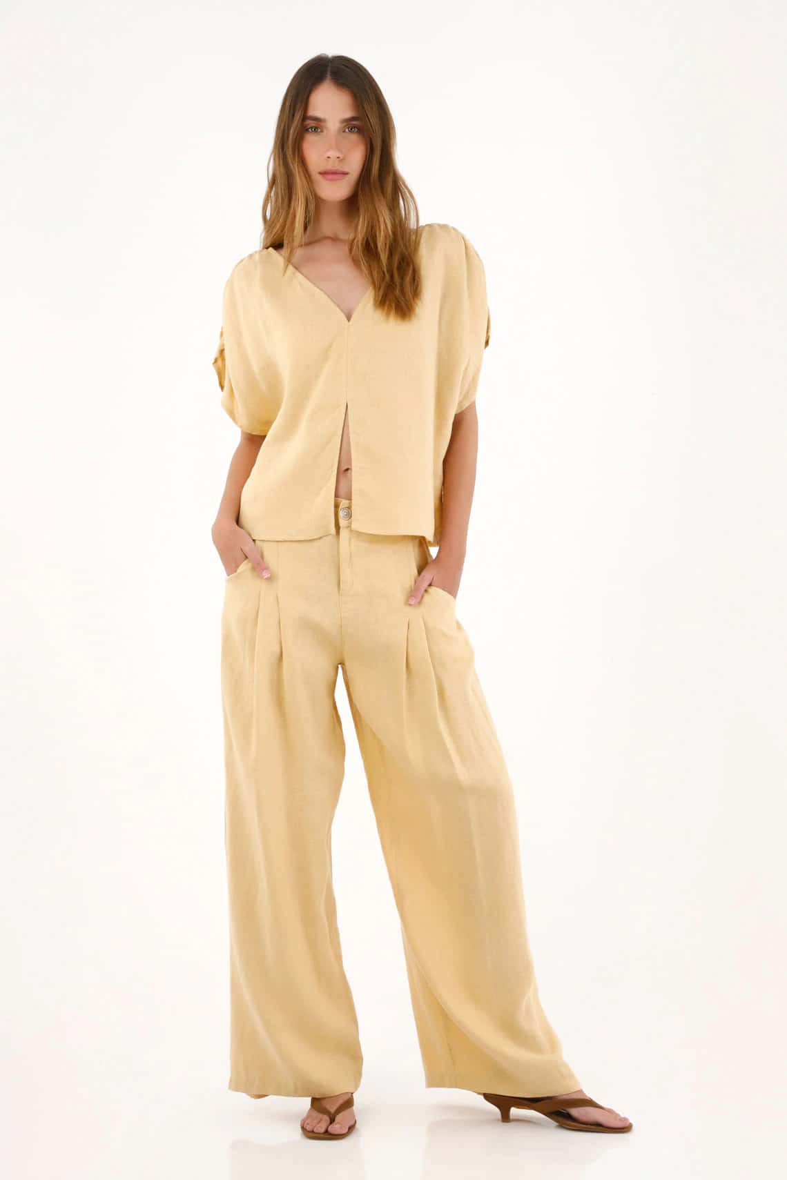 Camisa con escote en V y tiras en espalda amarilla para mujer