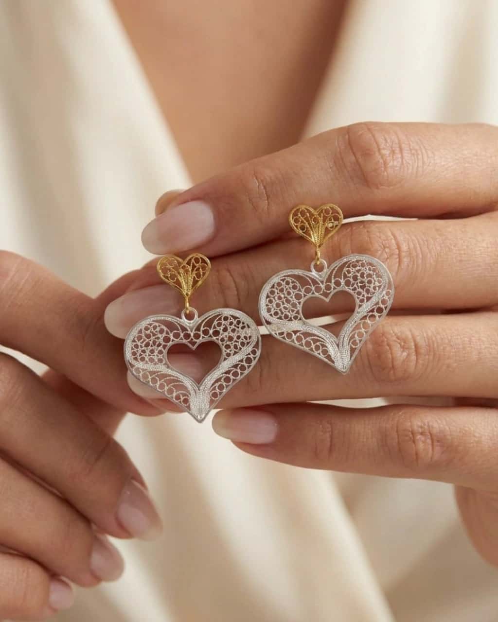 Aretes Topo Corazón Bicolor en Plata Ley 950 y Baño en Oro 24K