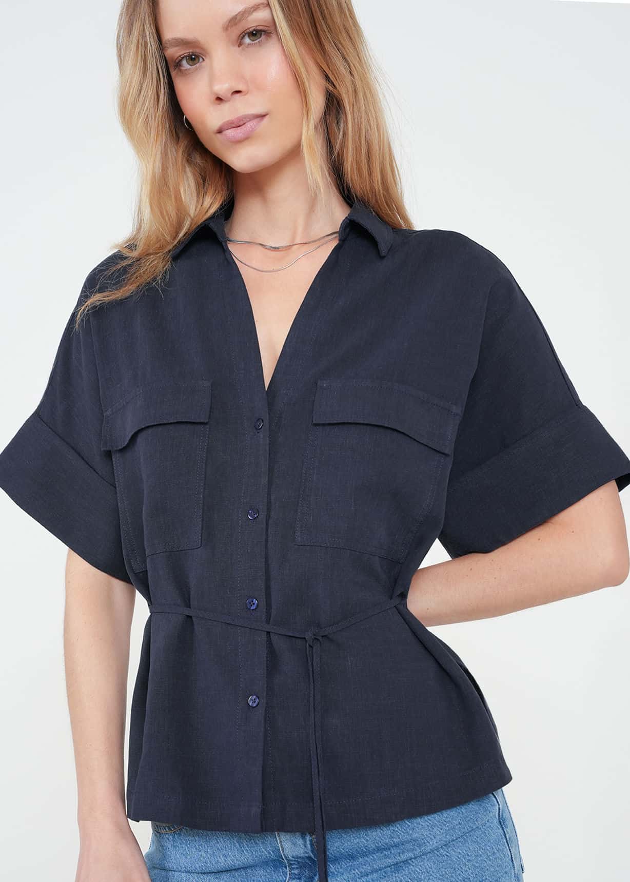 Camisa con cinturón