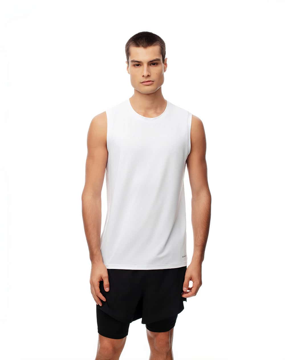 Pantaloneta deportiva negro hombre