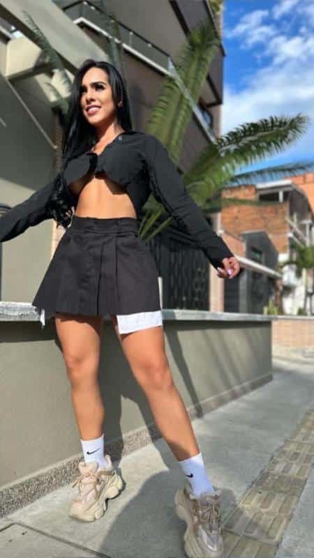 FALDA PLIZADA NEGRA
