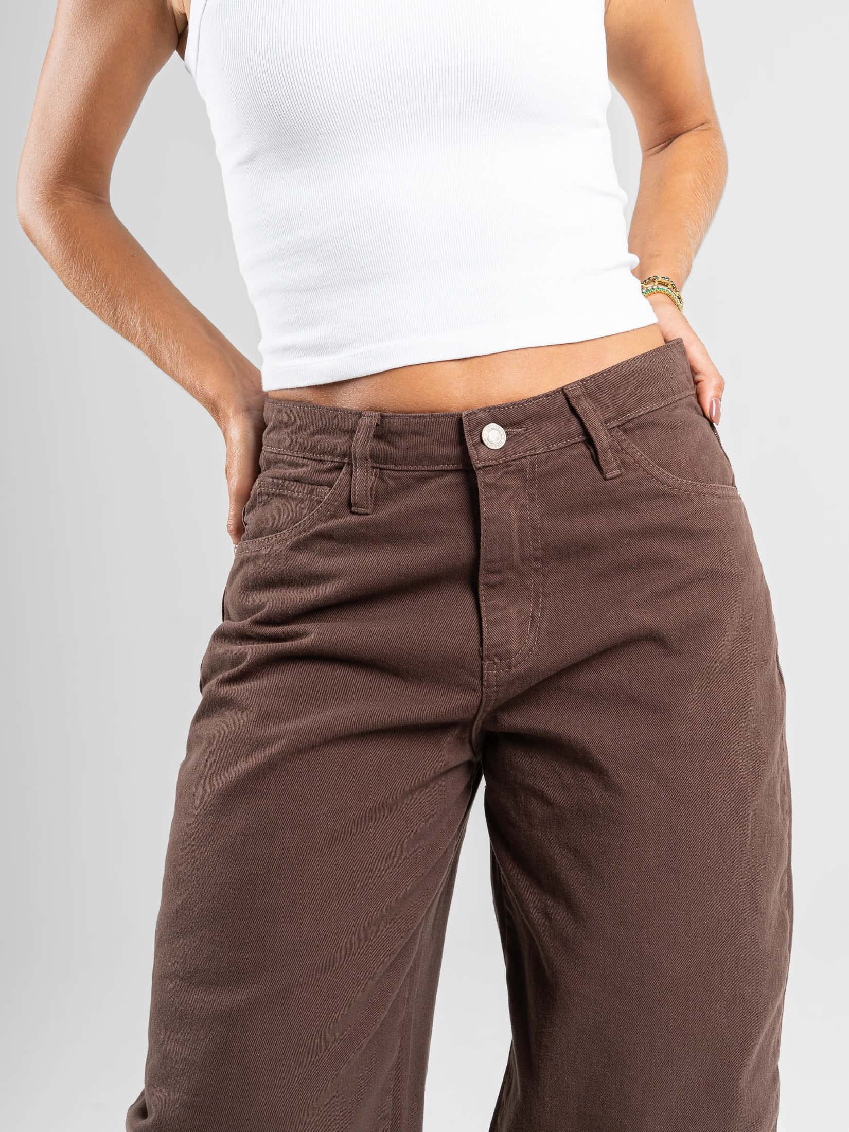 Ref: 0620522 Pantalón baggy cropped, detalle en bota y pretina, rígido, tiro alto, tono cafe. - miniatura 4