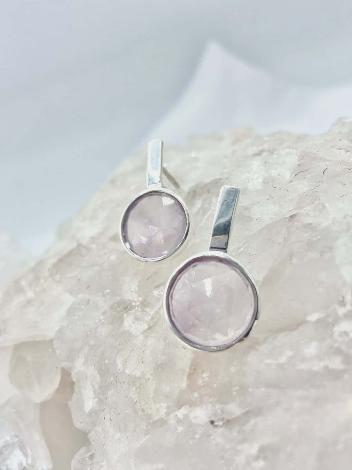 Aretes Amatista redondos planos
