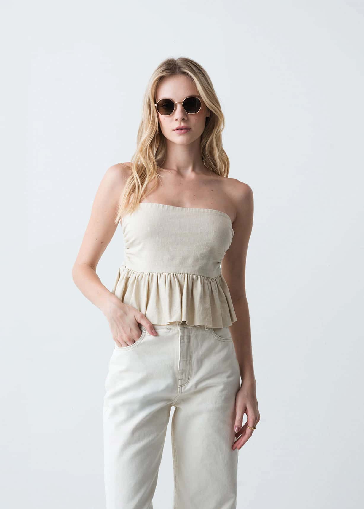 Camisa strapless con bolero en ruedo