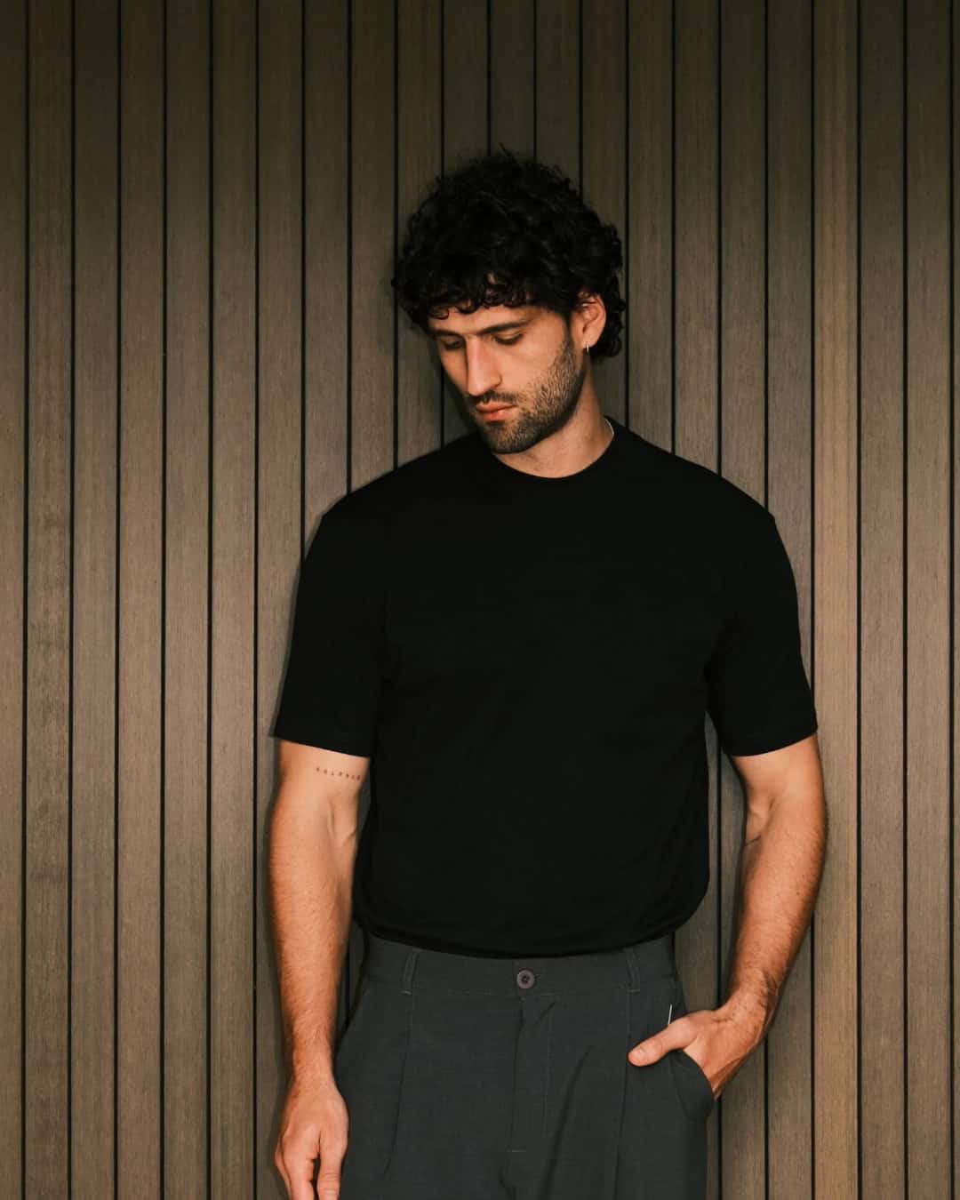B BLACK TAPE T-SHIRT - miniatura 2