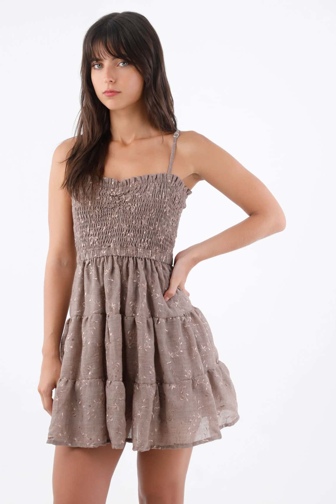 Vestido corto para mujer con cuerpo fruncido