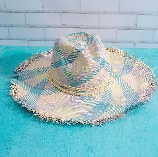 Lola hat