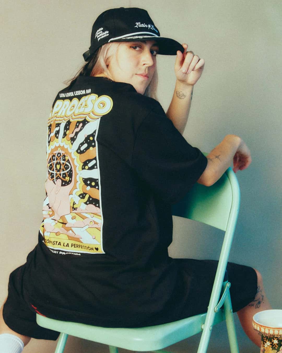 CAMISETA EL PROCESO NEGRO OVERSIZED - miniatura 2