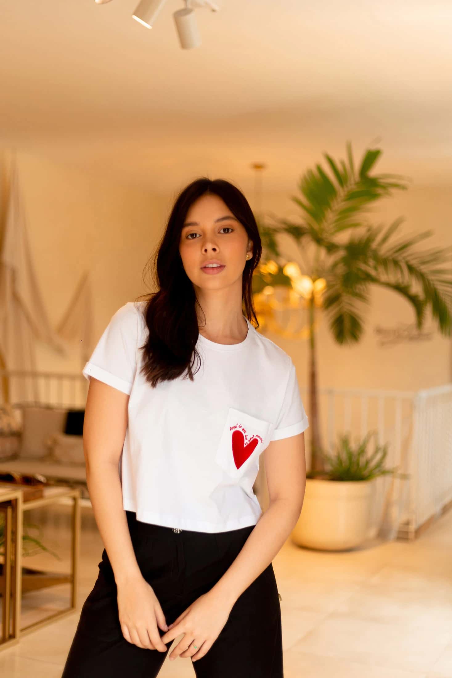 Aquí lo Que Hay Es Amor Propio Embroidered Cropped Tee