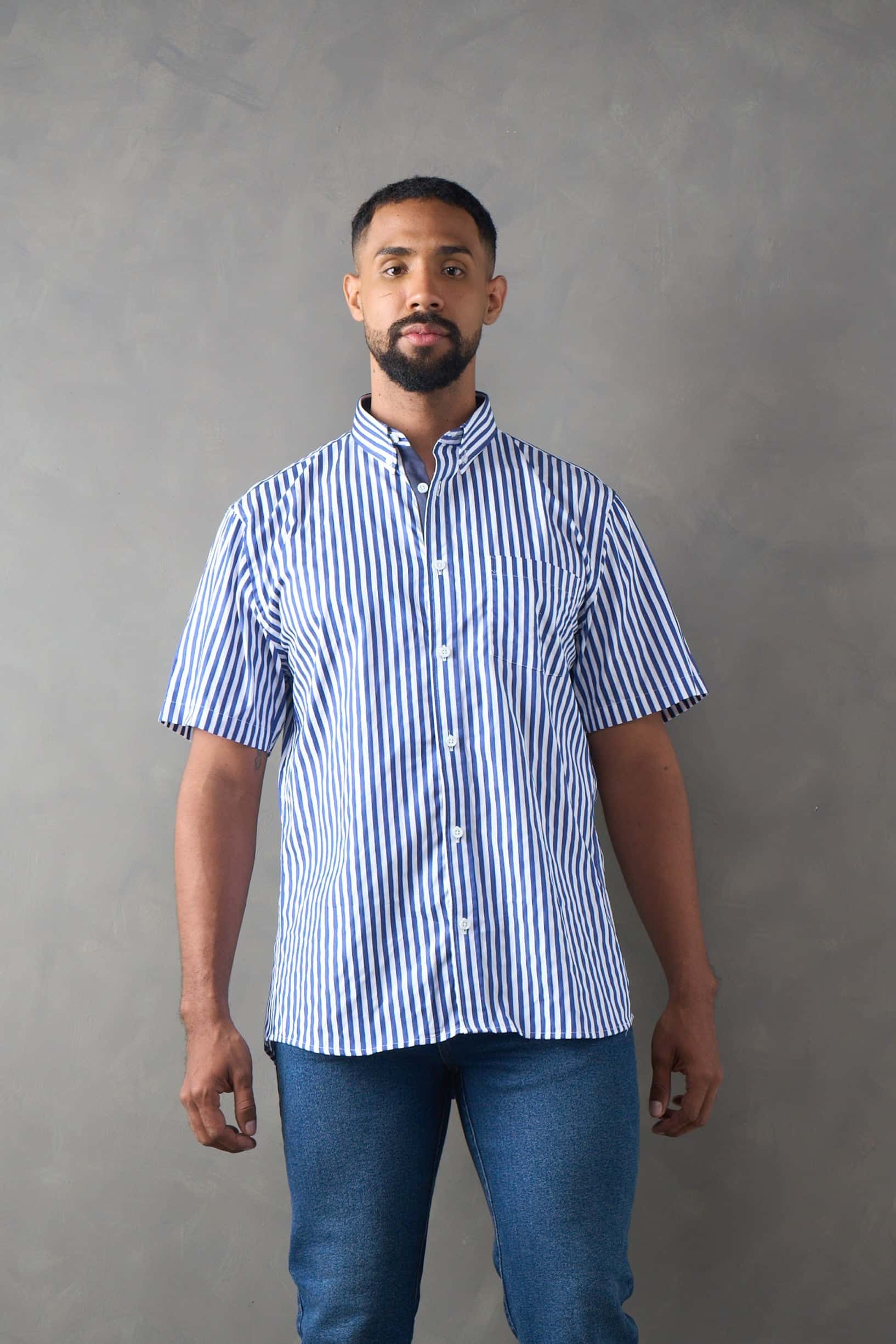 Camisa manga corta azul oscuro