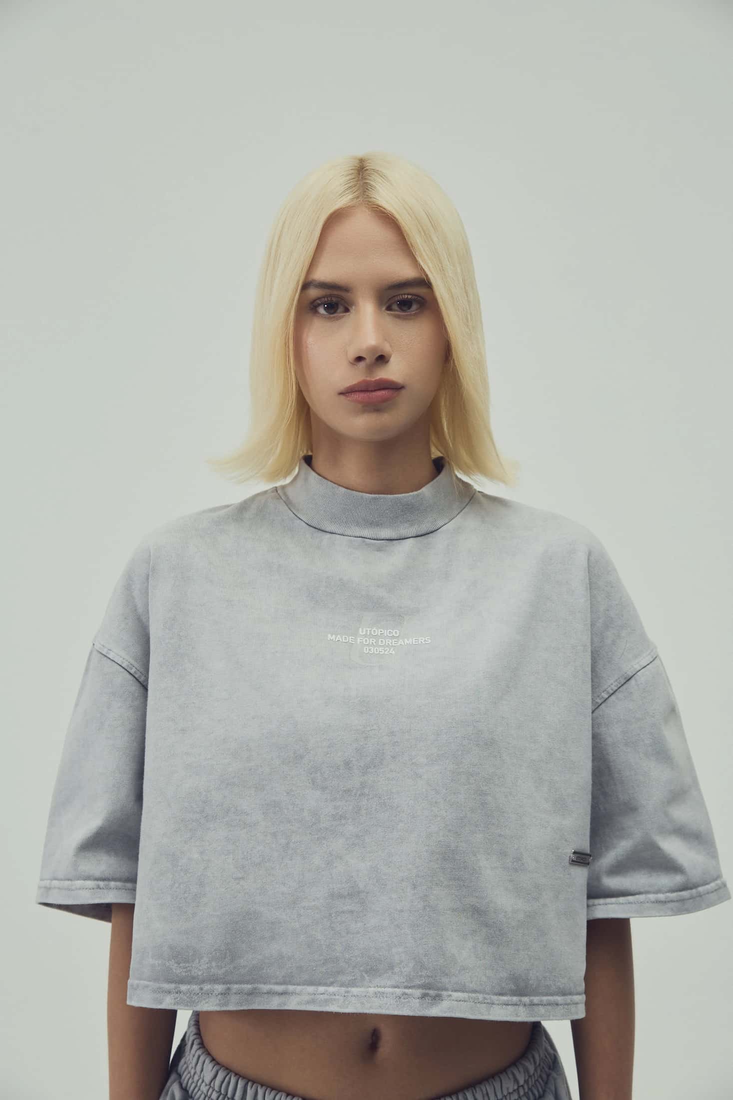 CAMISETA  CROPPED - GRIS - miniatura 4