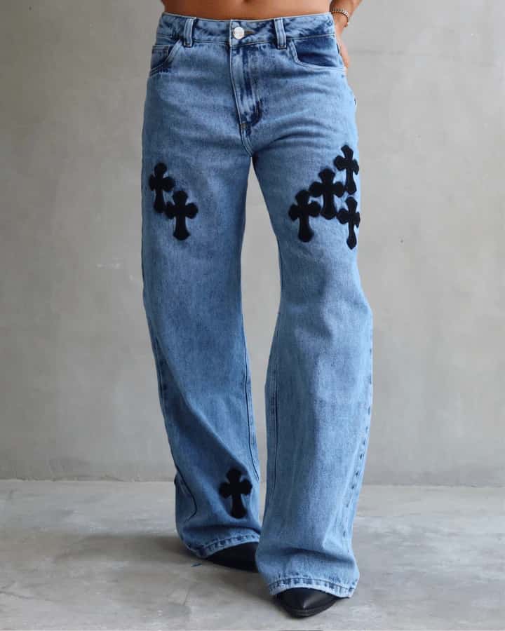 JEAN RELAXED FIT CRUCES NEGRAS AZUL WASHED