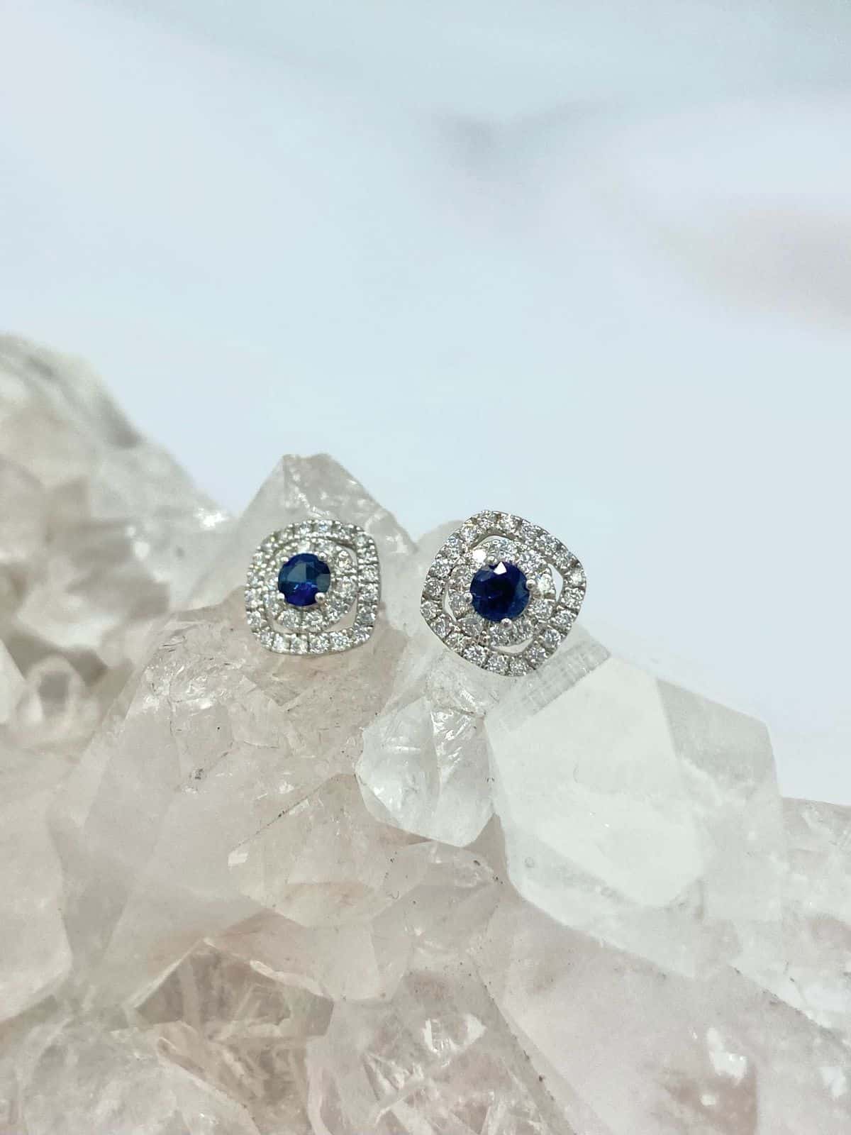 Aretes Zafiro con Diamantes en Oro Blanco 18 k