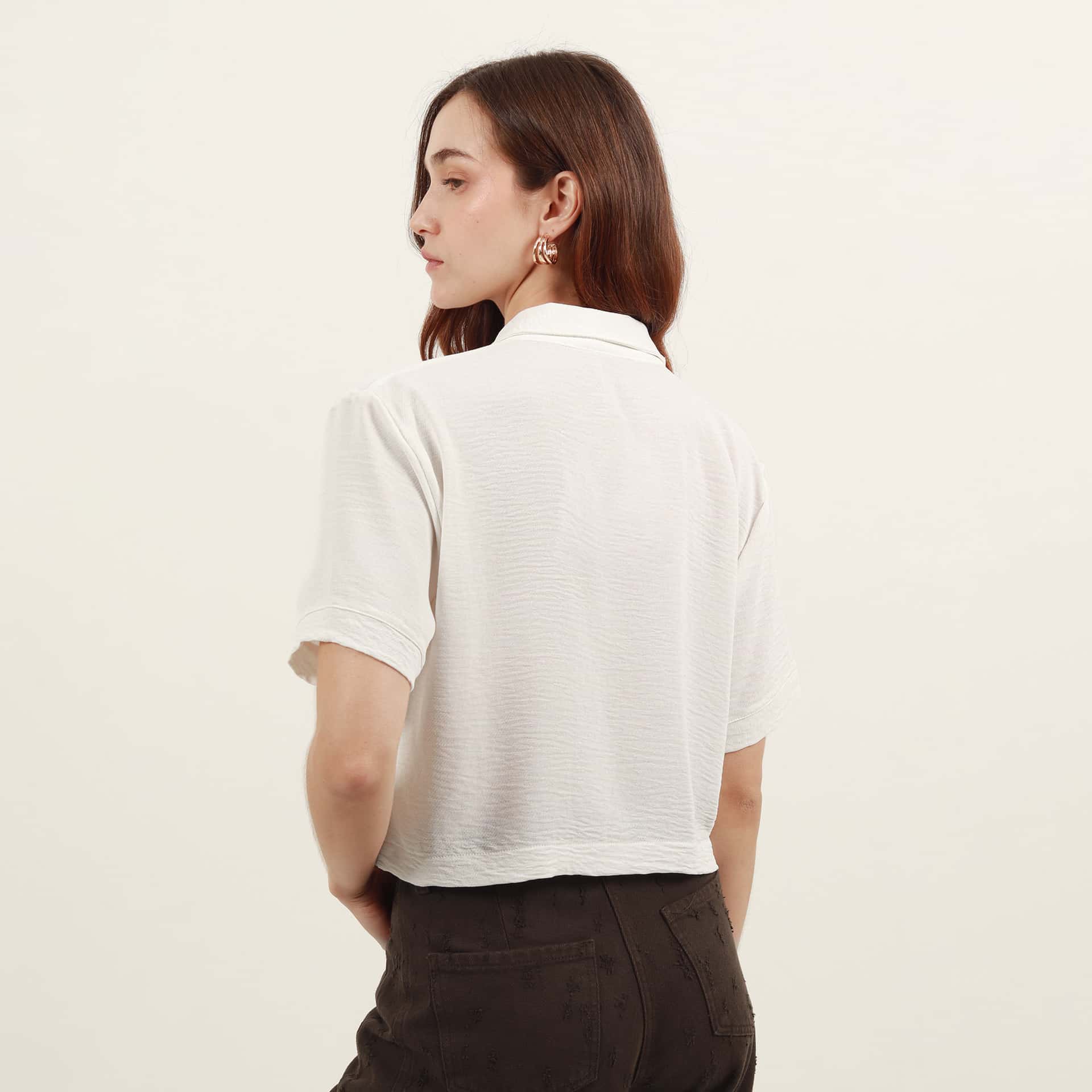 Blusa crop abierta cuello camisero manga corta - miniatura 5