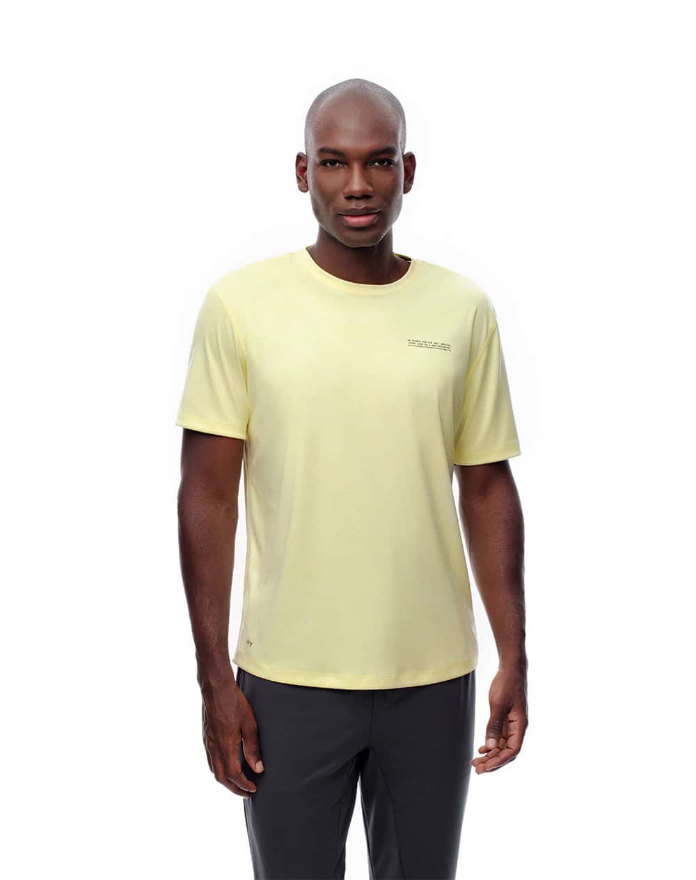 Camiseta deportiva control humedad amarillo hombre