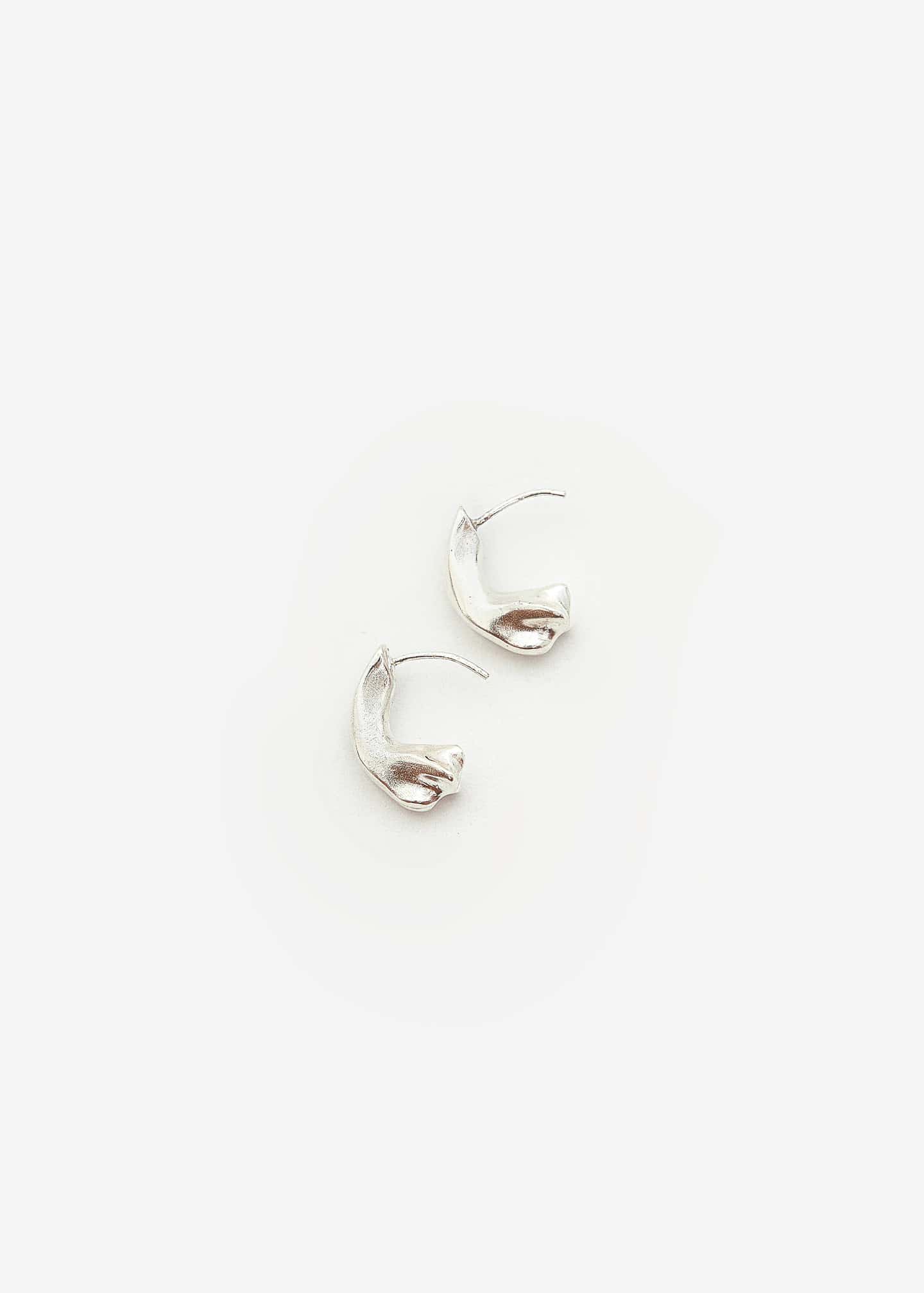Mini Petal Curve Stud Plata