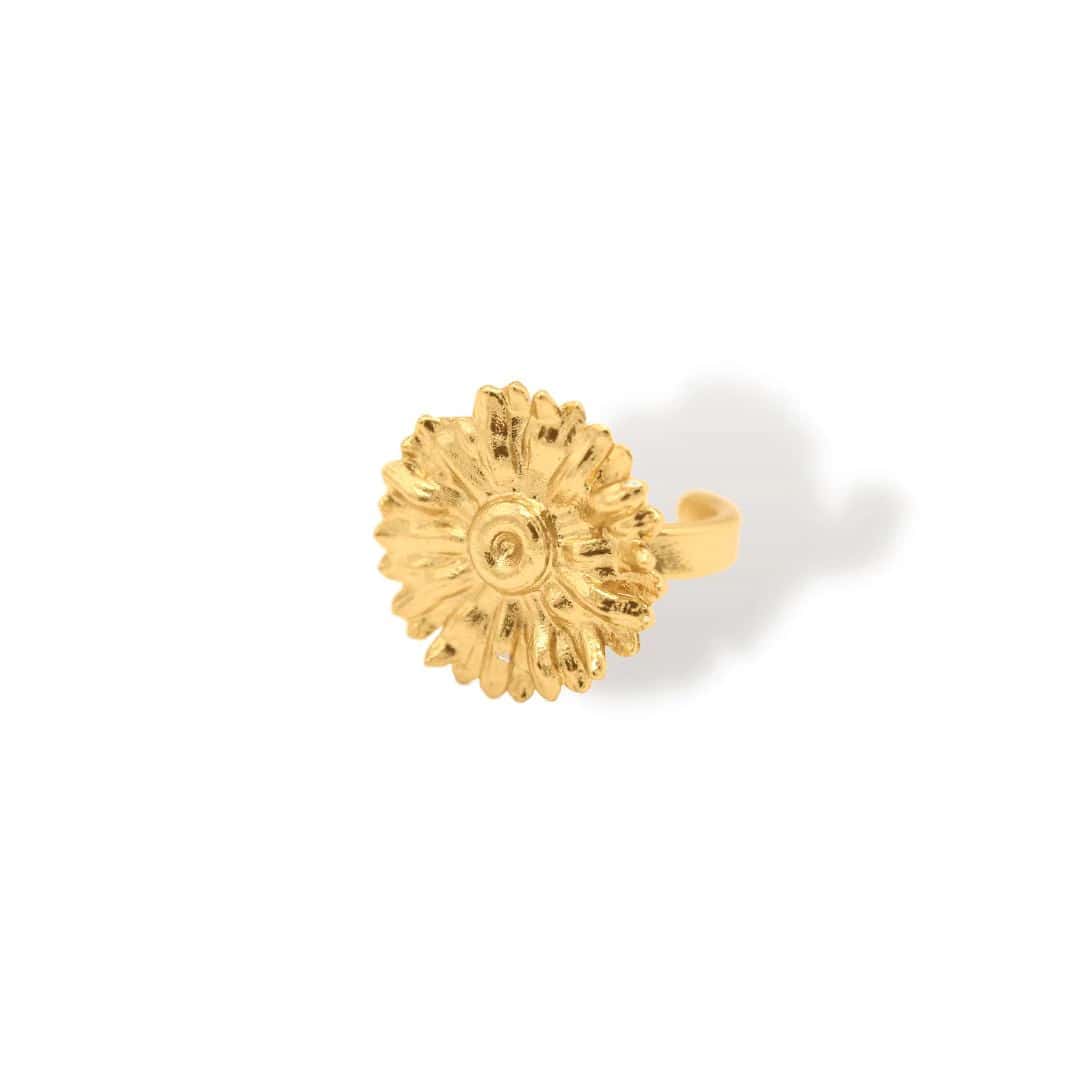 Anillo con flor de margarita mediana