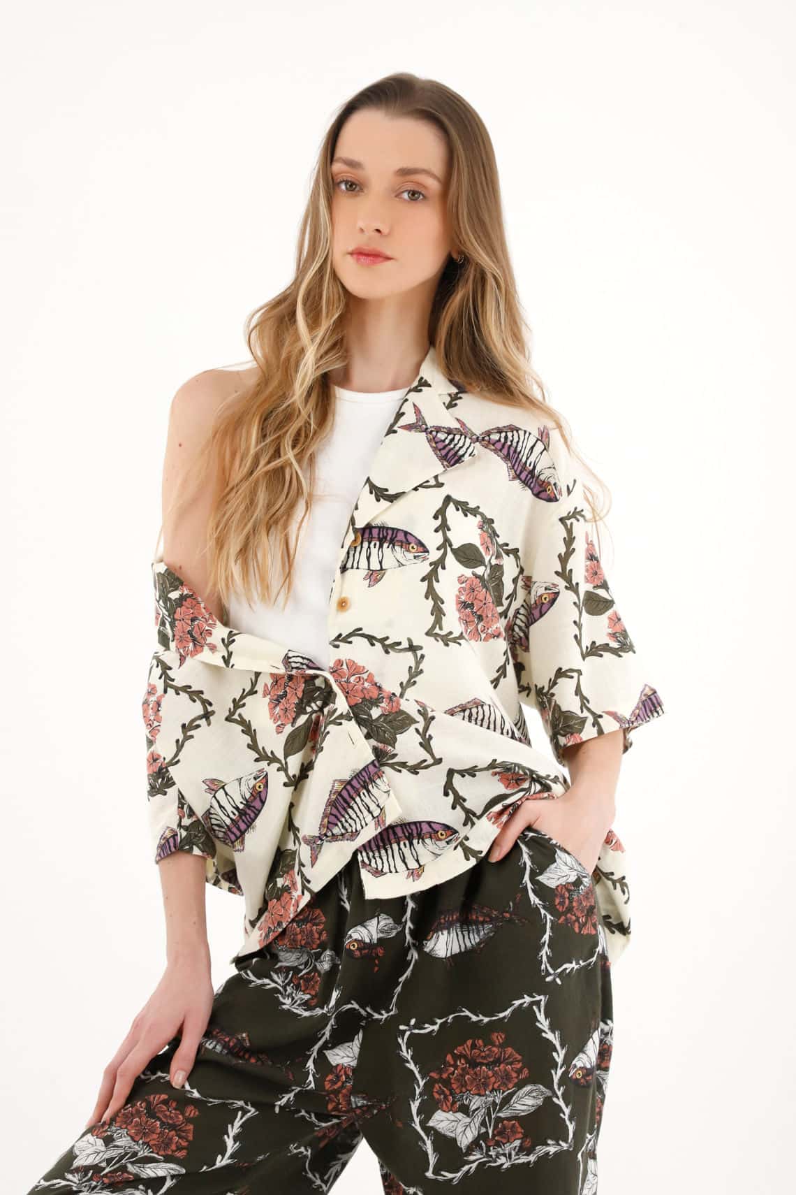 Camisa tipo bowling estampada para mujer