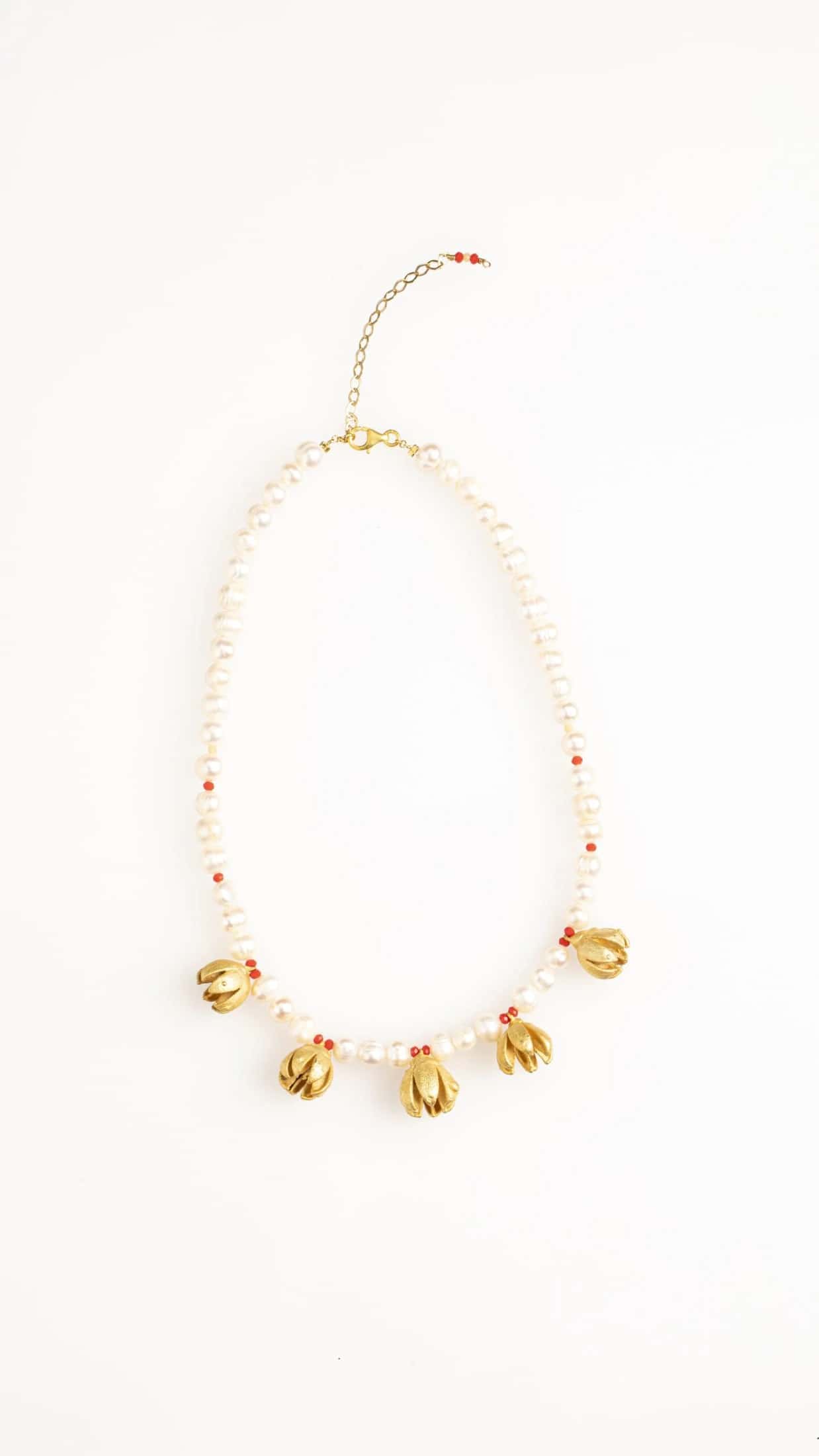 COLLAR CORTO SEMILLAS DE ENEBRO Y PERLAS