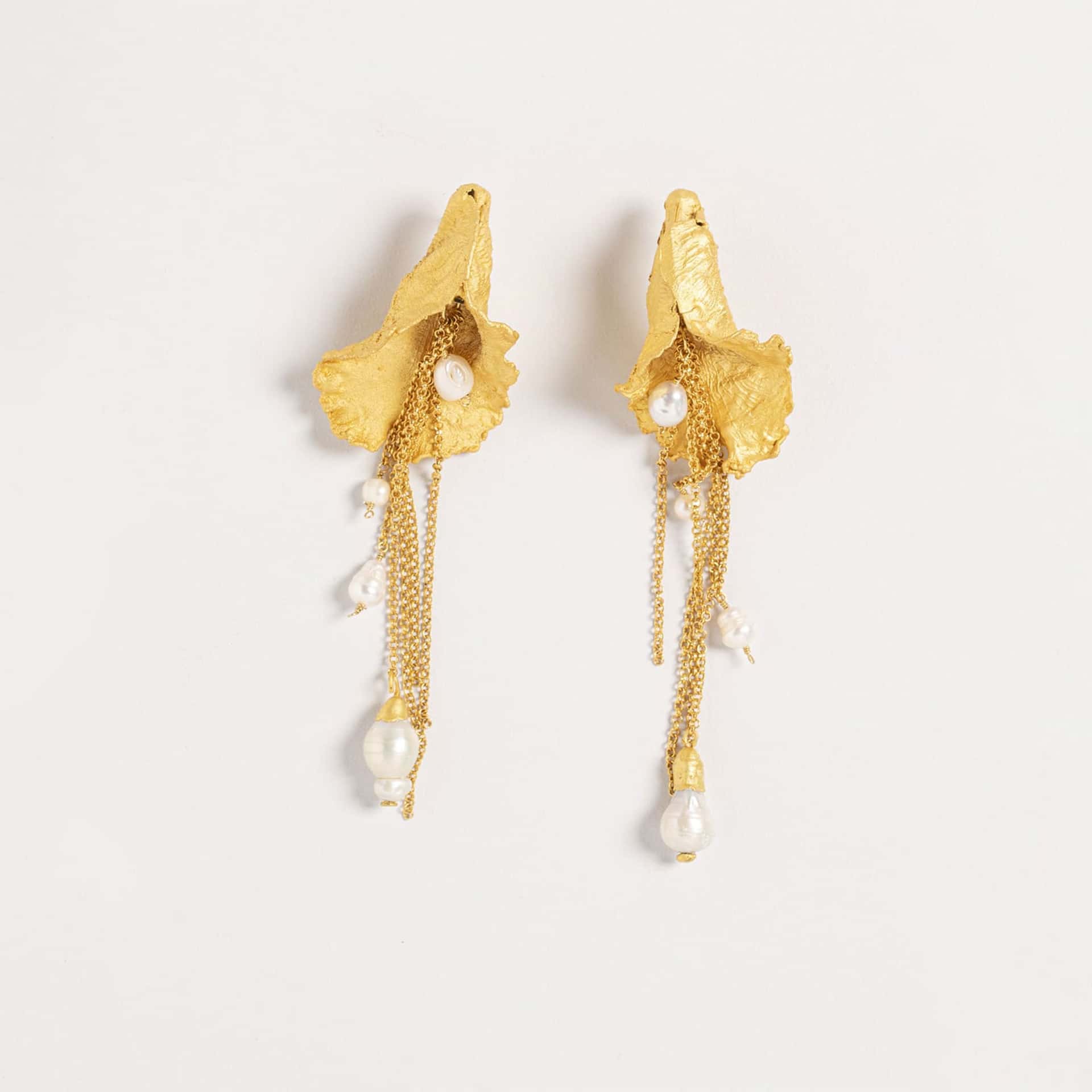 ARETES LABELLUM CON CADENAS Y PERLAS