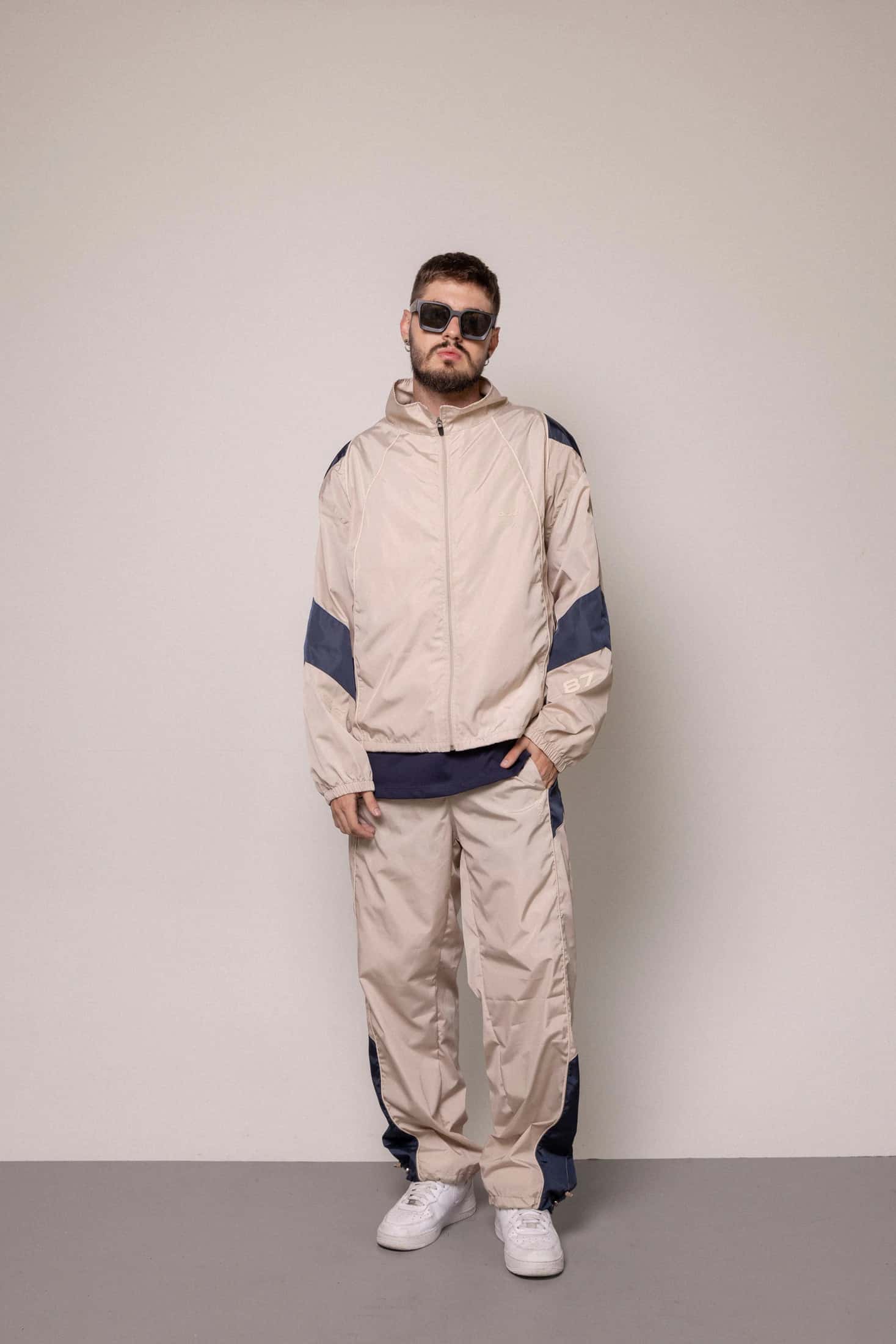 SET CHAQUETA Y SUDADERA ANTIFLUIDO-BEIGE