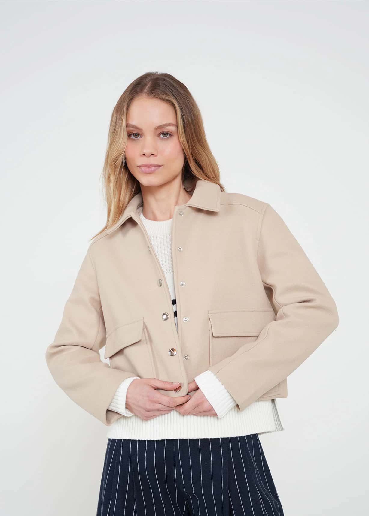 Chaqueta corta con botones