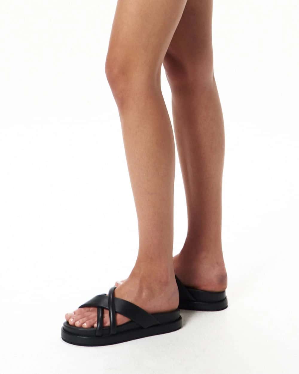 HEARTBREAK SANDALS BLACK