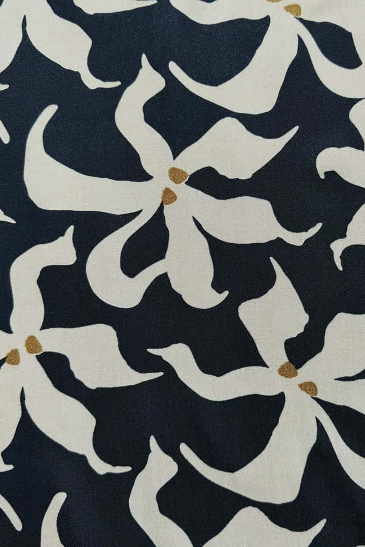 Camisa azul flores - miniatura 4