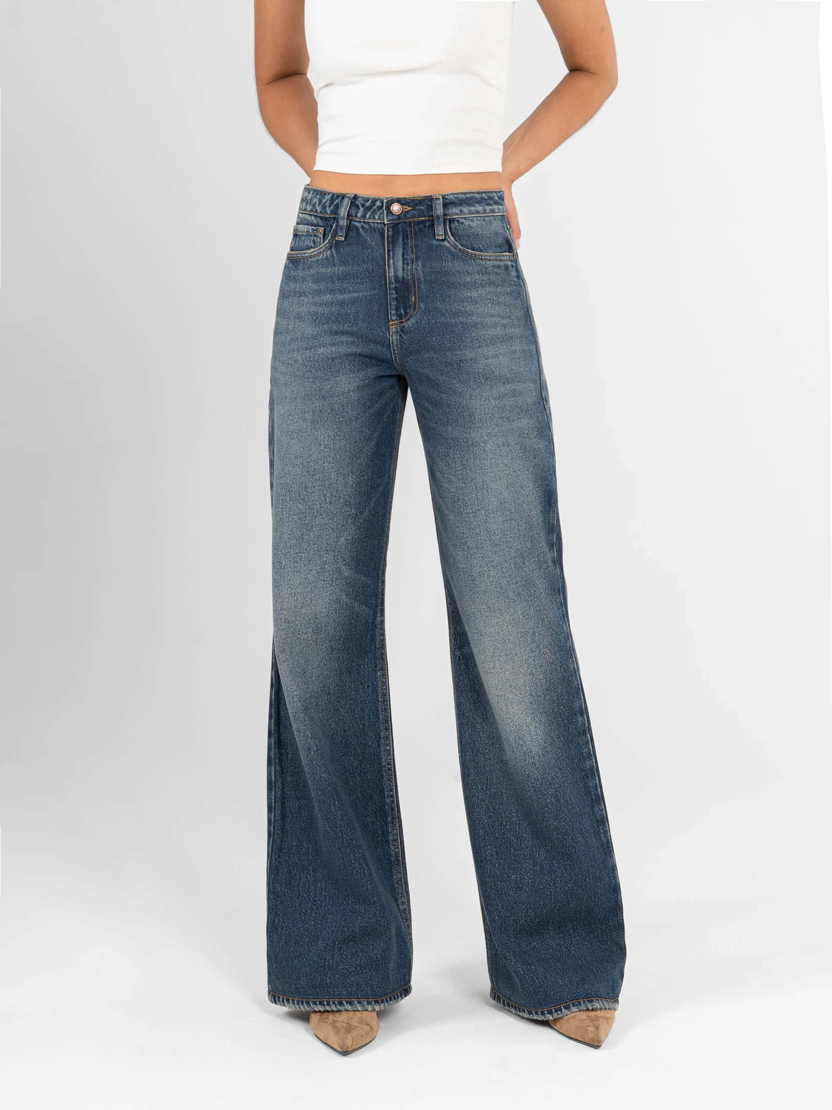 Ref: 066496 Jean mom flare, rígido, tiro alto, tono azul oscuro