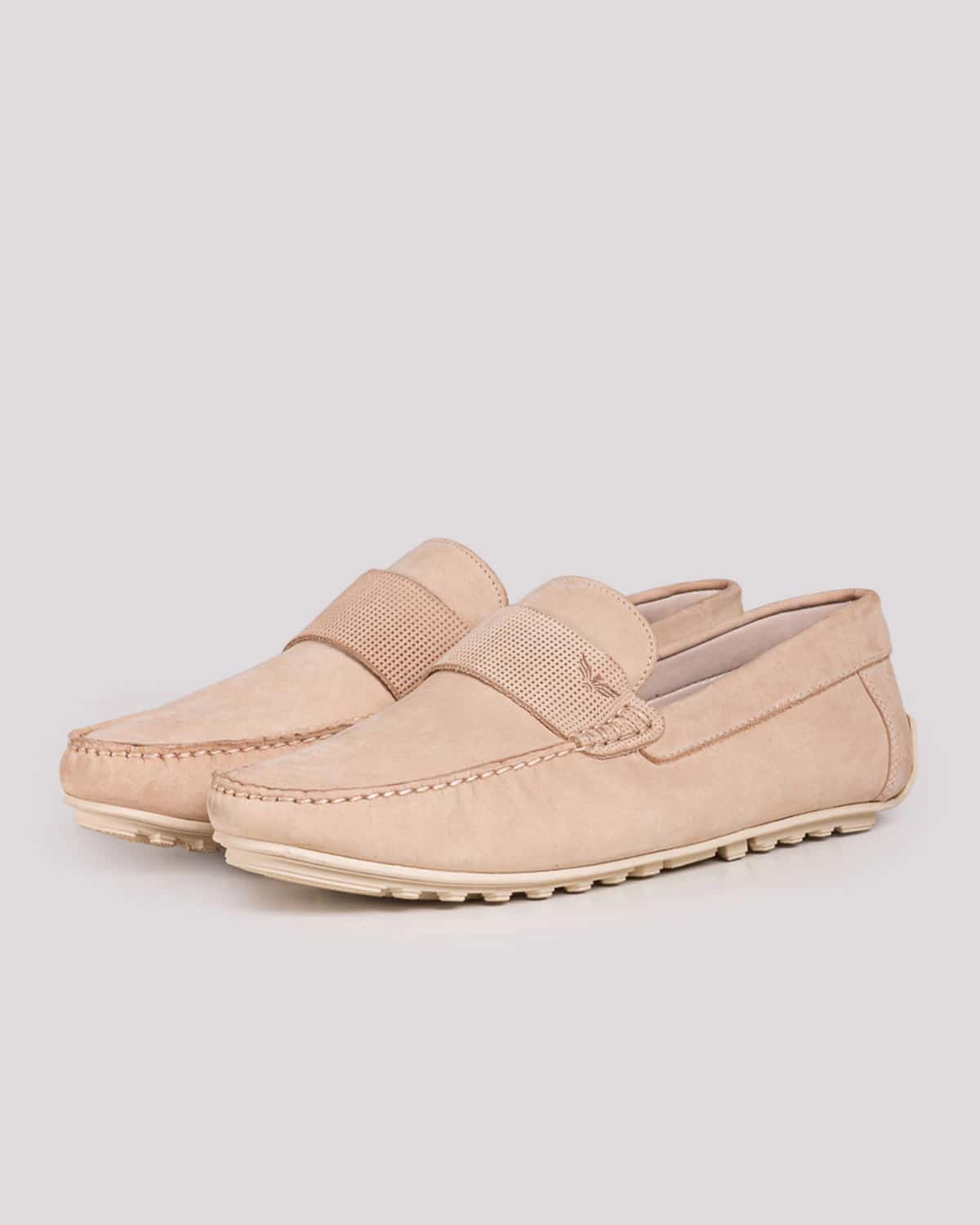 Calzado mocasin beige para hombre