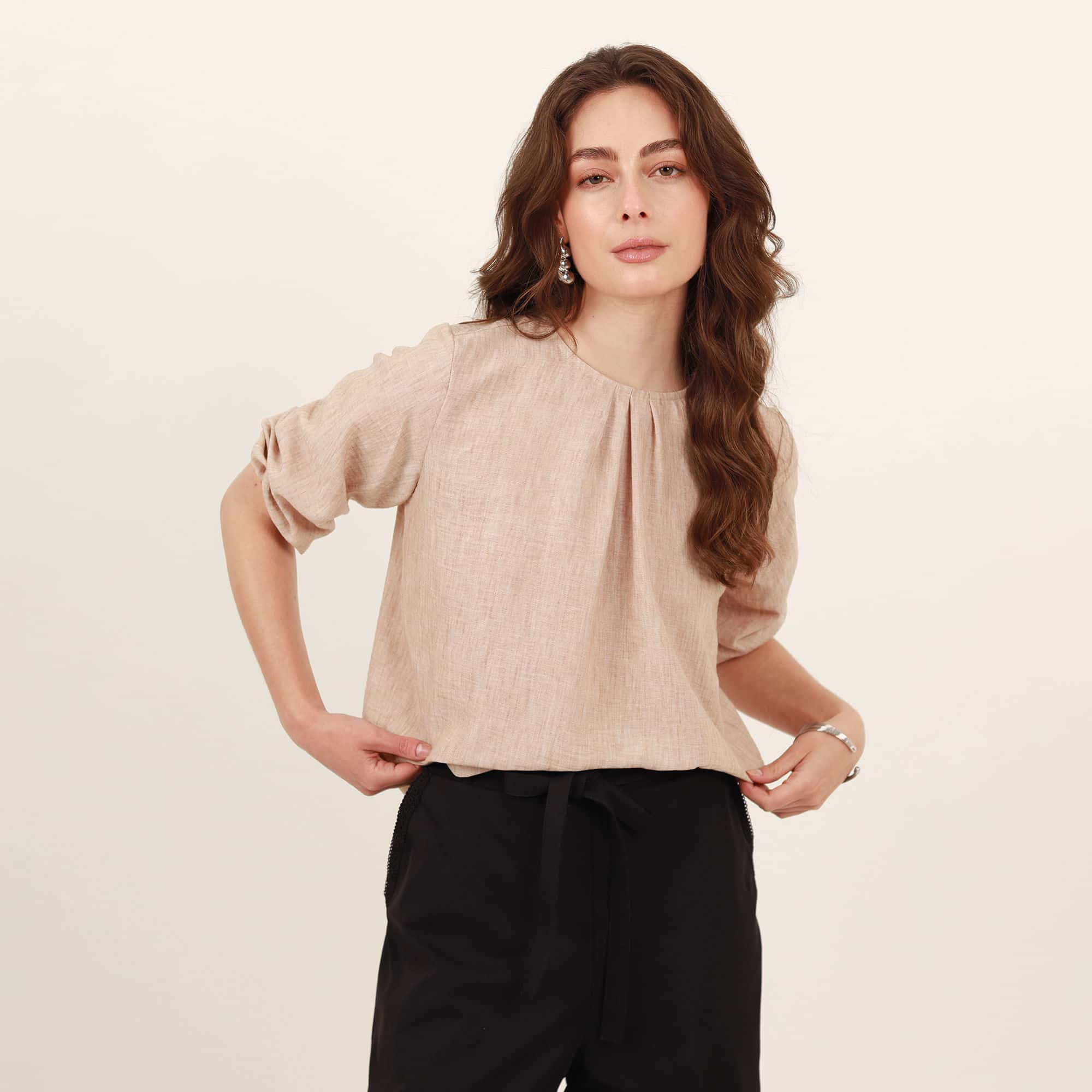 Blusa cuello redondo manga codo globo y prenses