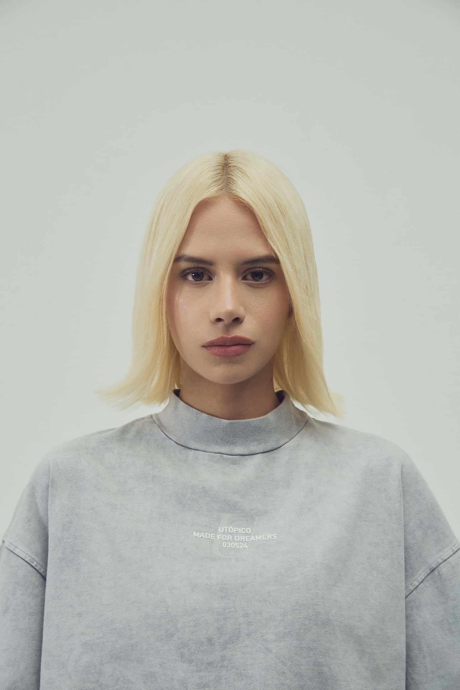 CAMISETA  CROPPED - GRIS - miniatura 3
