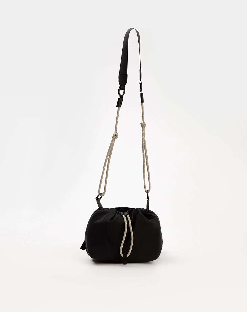 Bolso bucket negro mujer