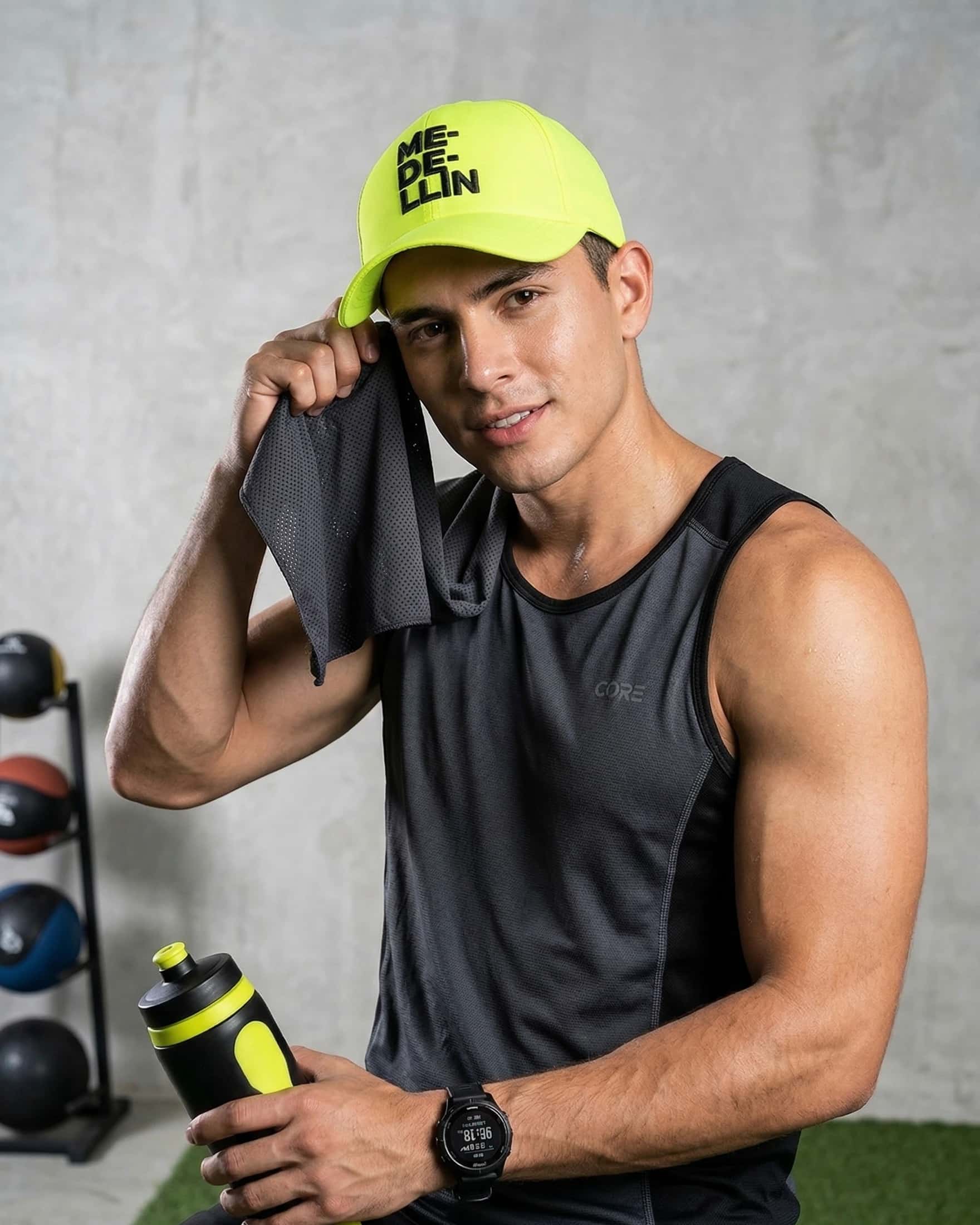 Gorra Deportiva Medellin Amarillo-Negro