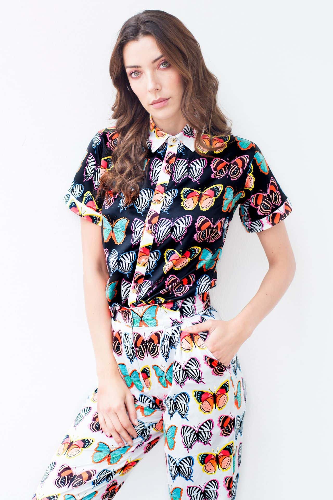 Camisa Manga Corta Unisex / Ilustración Tierra de Mariposas