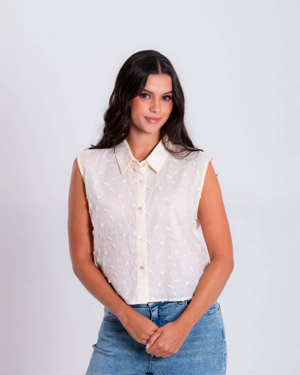 Camisa amarilla bordada manga sisa para mujer