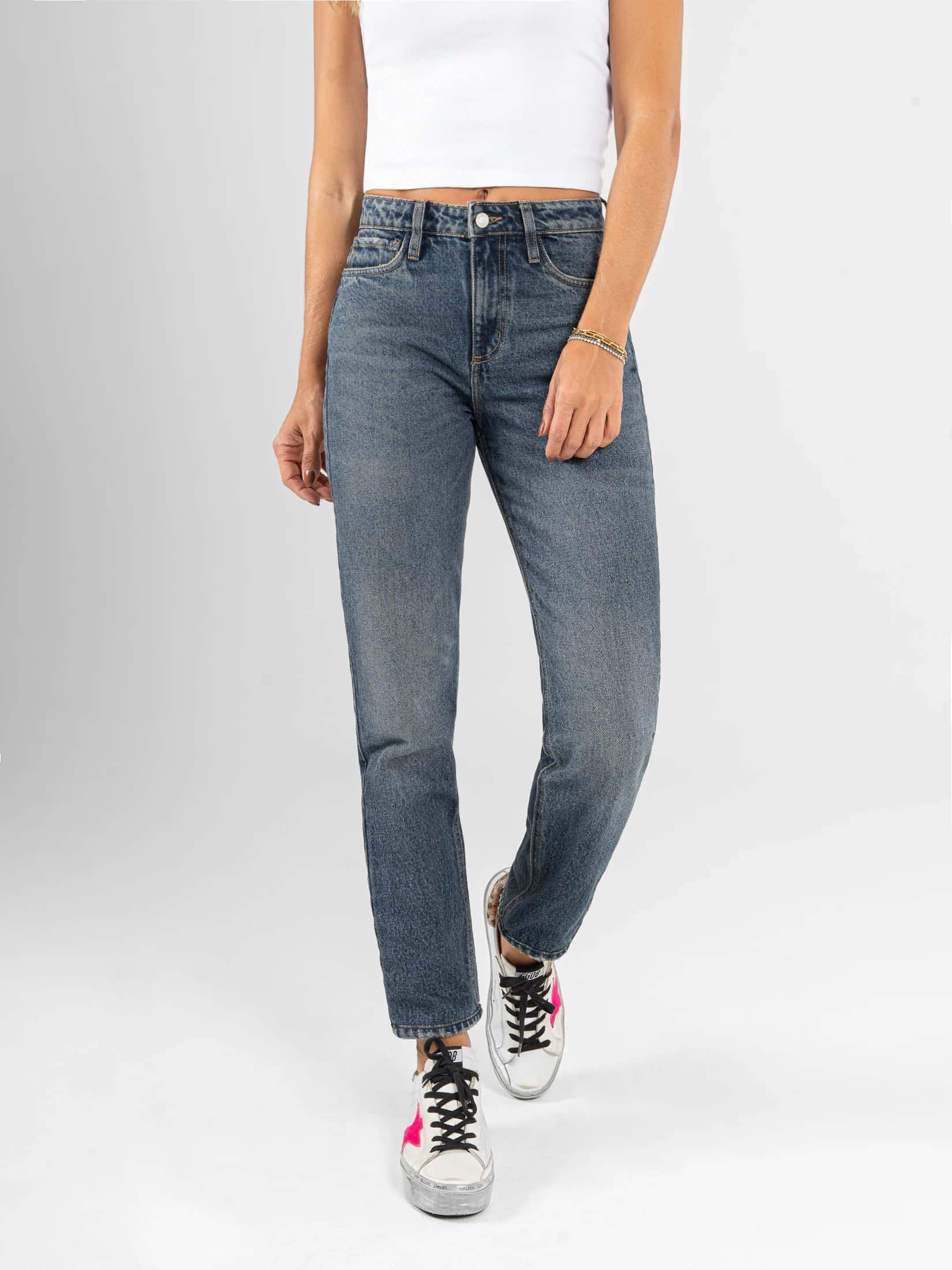 Ref: 066490 Jean Mom fit, rígido, tiro alto, tono azul oscuro.