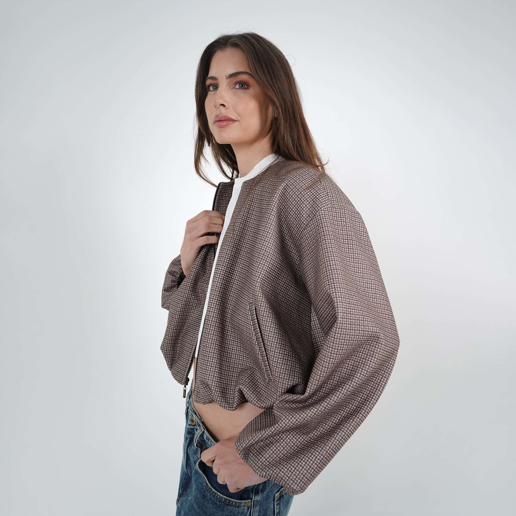 Chaqueta bomber estampado cuadros cuello redondo