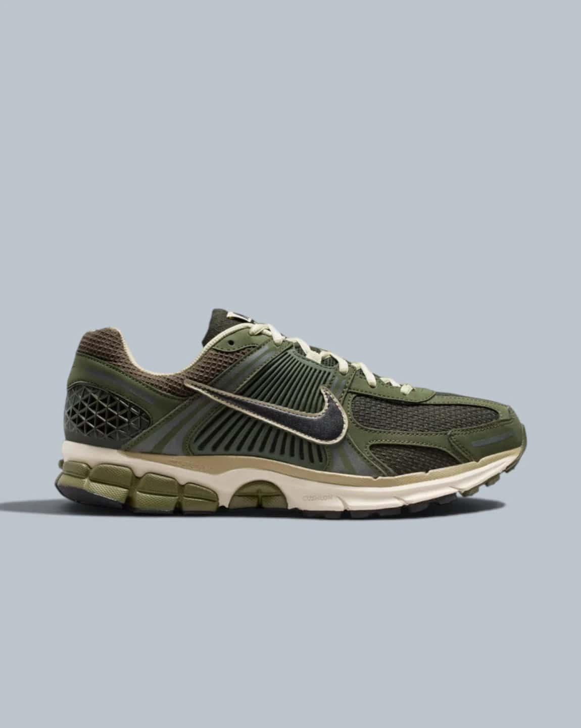 TENIS HOMBRE ZOOM VOMERO VERDE NIKE