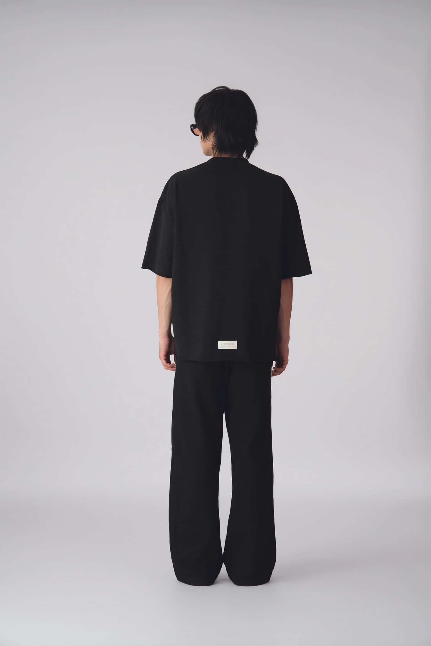 CAMISETA NEGRA - RELAXED FIT - miniatura 3