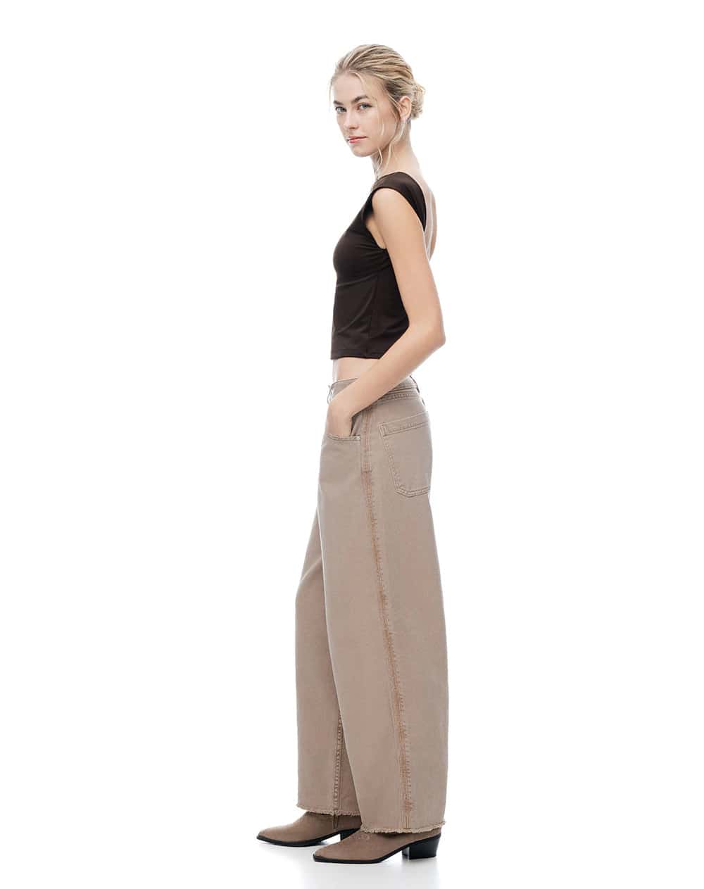 Pantalón wide leg tiro medio en drill café mujer