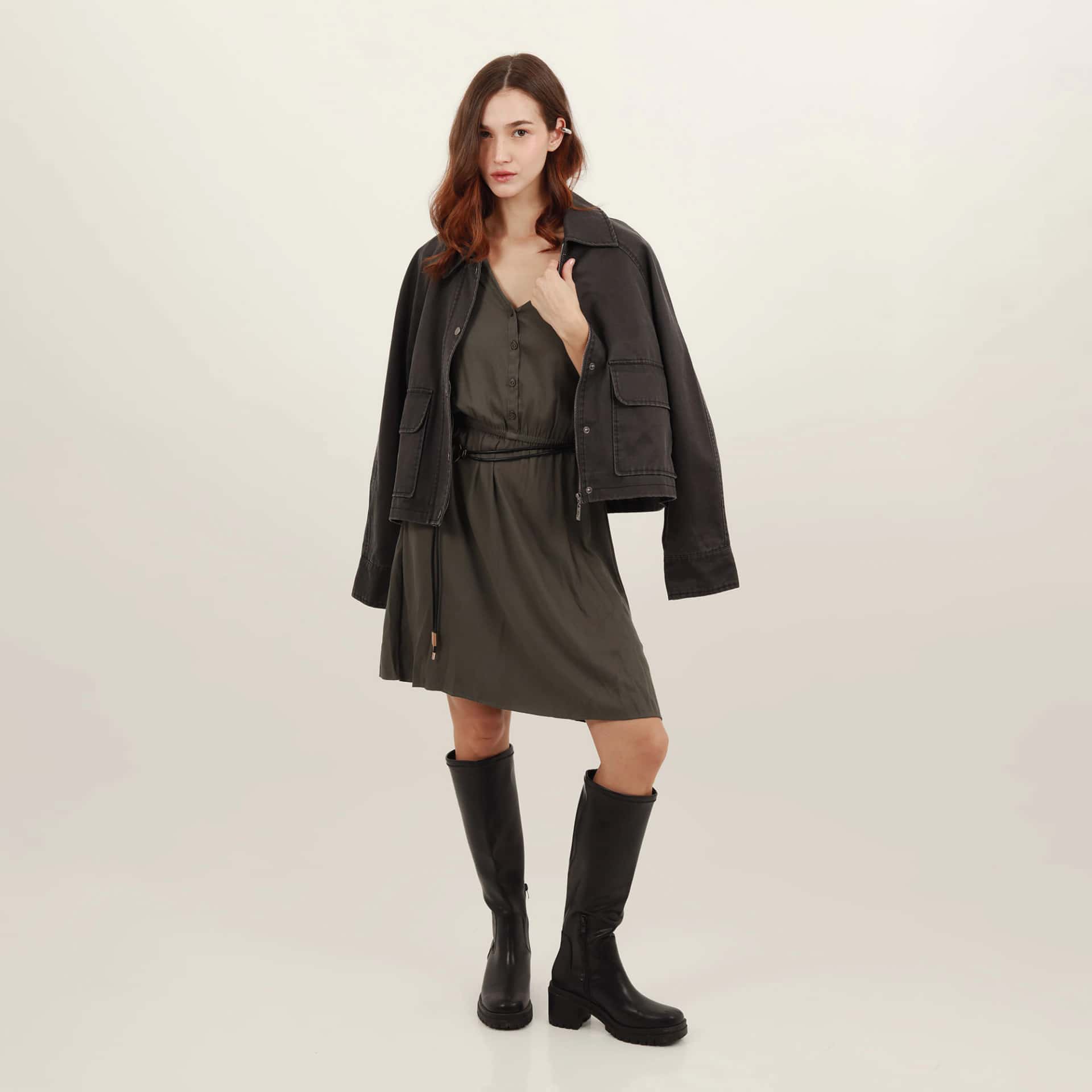 Vestido safary midi cuello nerú con ajuste en cintura - miniatura 6