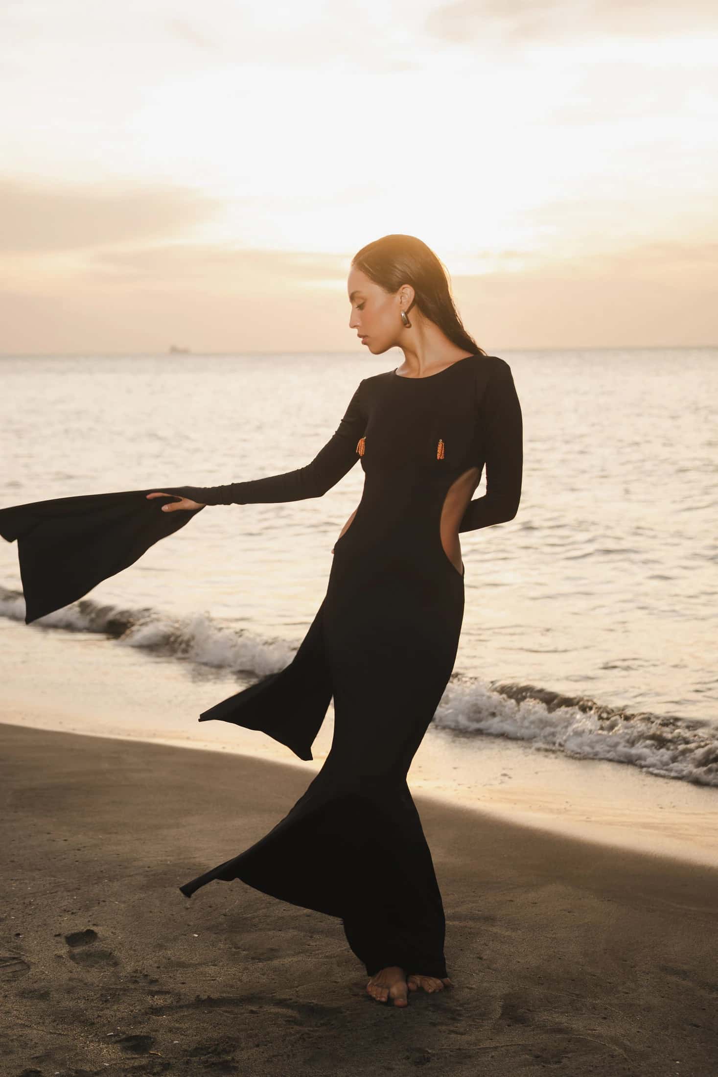 DALIA GOWN - BLACK (MAXI SLEEVE)