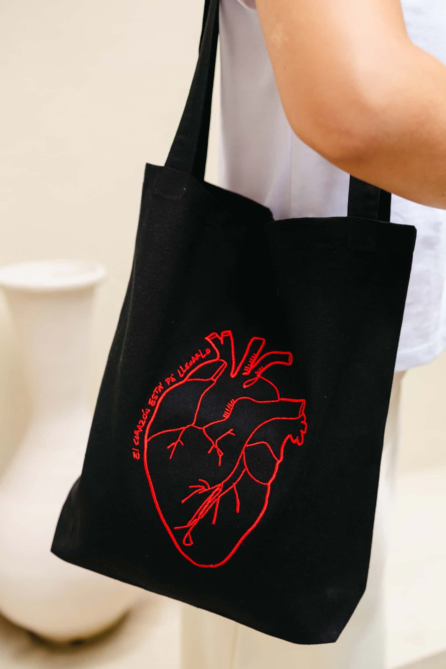 El Corazón Está Pa' Llenarlo Tote Bag