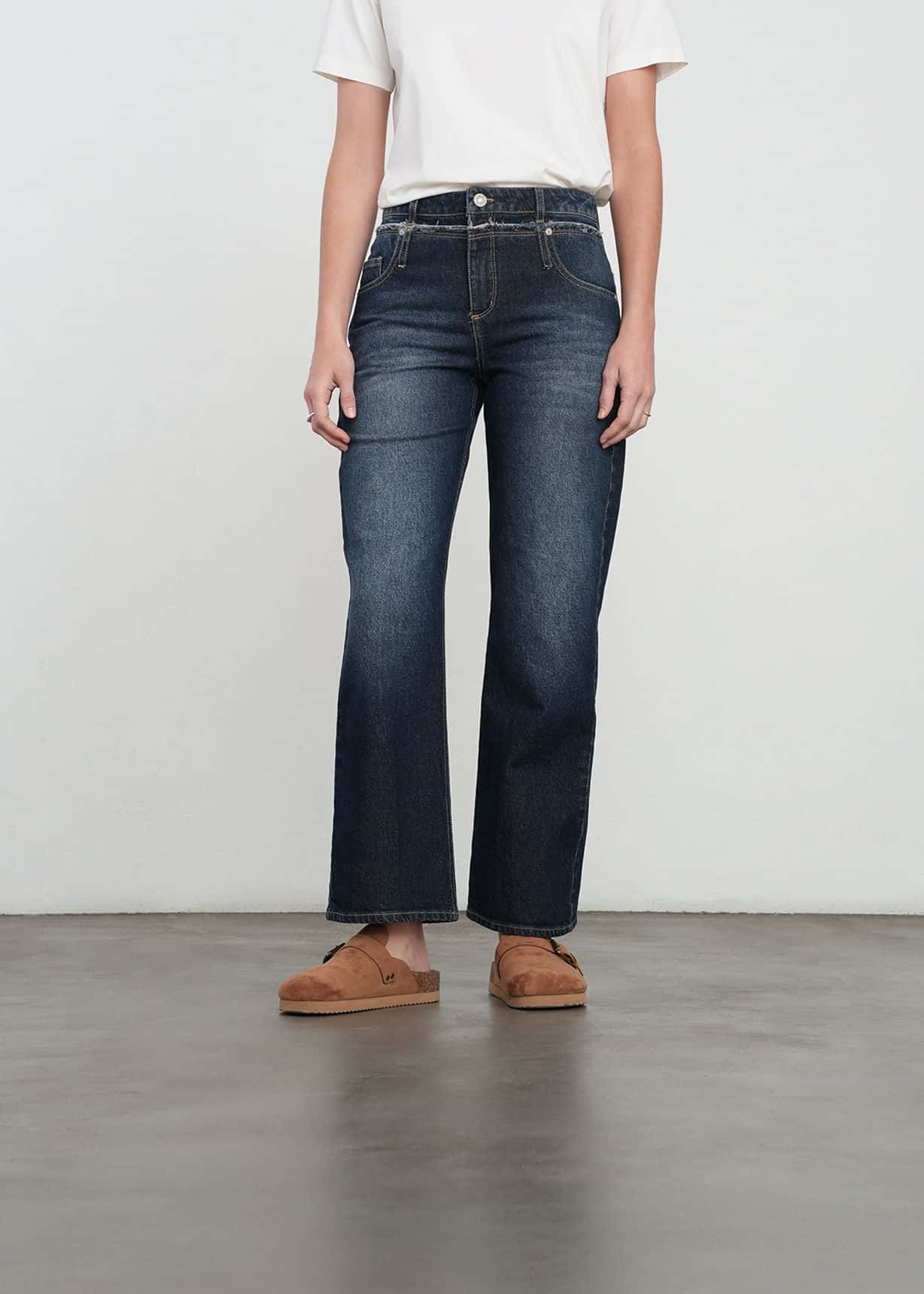 Jean Straight con desgaste en pretina