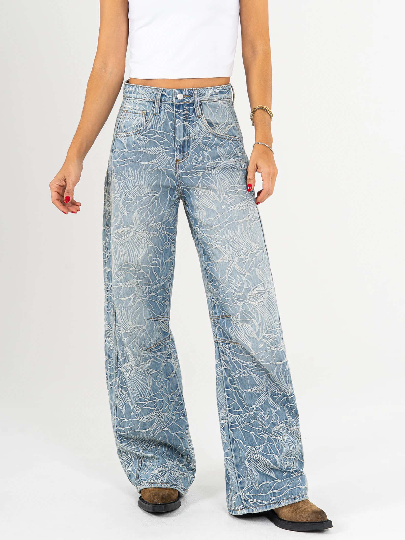 Ref: 066598 Jean wide leg, tiro alto, detalle de tela bordada, rígido, tono azul medio