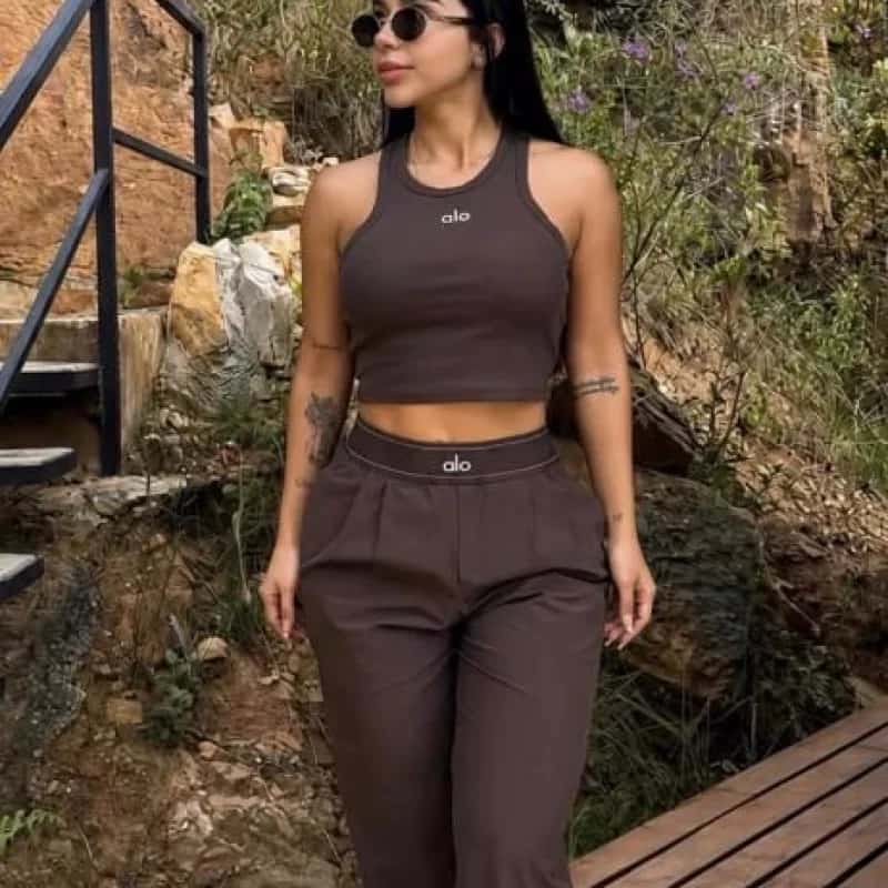 SET ALO PANTALON CAFE CON CAMISILLA CAFE - miniatura 2