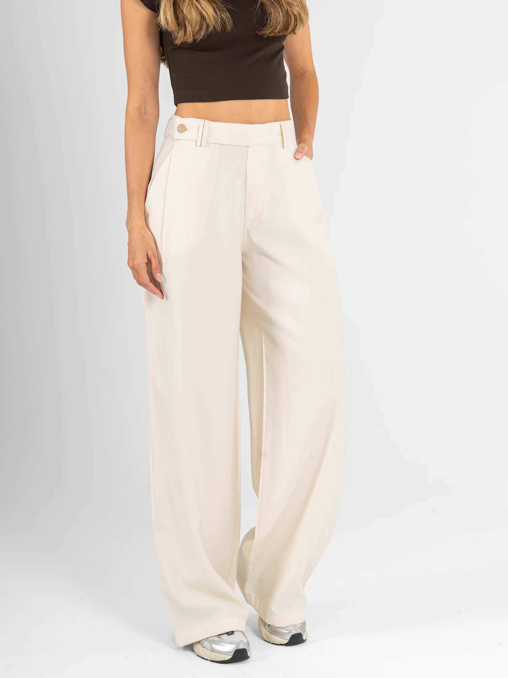 Ref: 0620599 Pantalón palazzo, tono beige, tejido plano liviano, detalle pretina, tiro alto